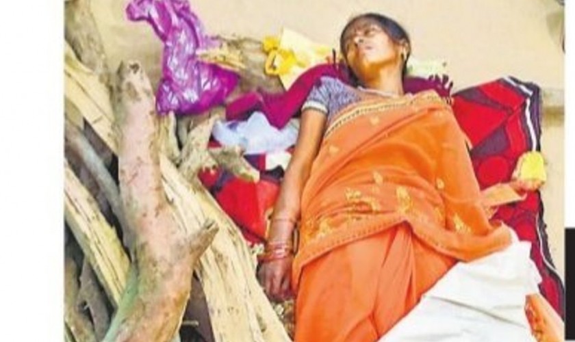 जब महिलालाई कुटपिट गर्दै जिउँदै चितामा राखियो…