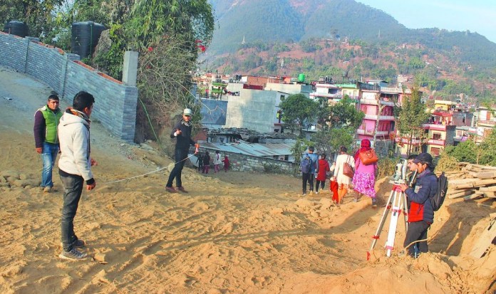 कुश्माबाजरका सडकहरु कालोपत्रे हुदै ..