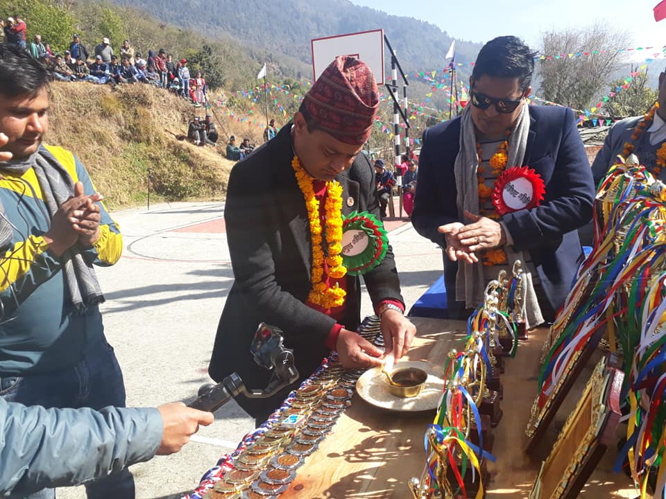 जनताका बिच भनेका कुरा पुरा गर्नै साम्सद गिरी को भनाई पुरै अधिकार नपाए सम्म बिकास सम्भव   नभएको प्रमुख मल्ला को धारणा.