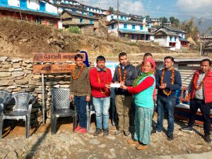 सामाजिक काम पर्वत जेसीजद्वारा नमुना गाउँ भूकमा बोर्ड स्थापना