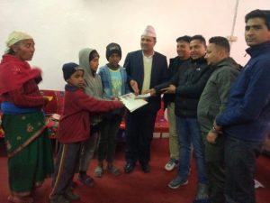 सेवा ग्राही लाई काम ग्रर्न सहज बनाउदै आयका ढकाल समाज सेवामा पनि काम र्गर्दै पर्वतका सिडियो।