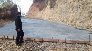 पर्वतमा बिकासका काम तिब्र चल्दै मोदीबेणी जाने सडक ढलान कोकाम अन्तीम चरणमा पुग्दै