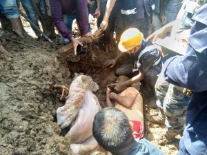 पर्वतको खुरकोटमा दुखद घटना बुधबार पहिरो घरमा खस्दा एक जनाको मृत्यु ।