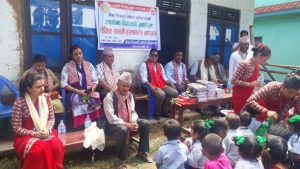 समता स्कुलका विद्यार्थीलाई शैक्षिक सामग्री वितरण