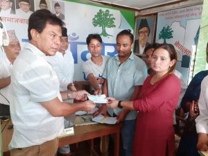 तरुण दल पर्वतद्धारा क्यान्सर पिडित युवा परियारलाई आर्थिक सहयोग प्रदान