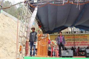 आरन ब्यवसायीले बनाए दश फिट अग्लो ८० केजीको खुकुरी.