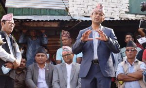 दल र नेताले नै बढाए कोरोनाको जोखिमः मास्क लाउँदैनन्, नियम मान्दैनन्