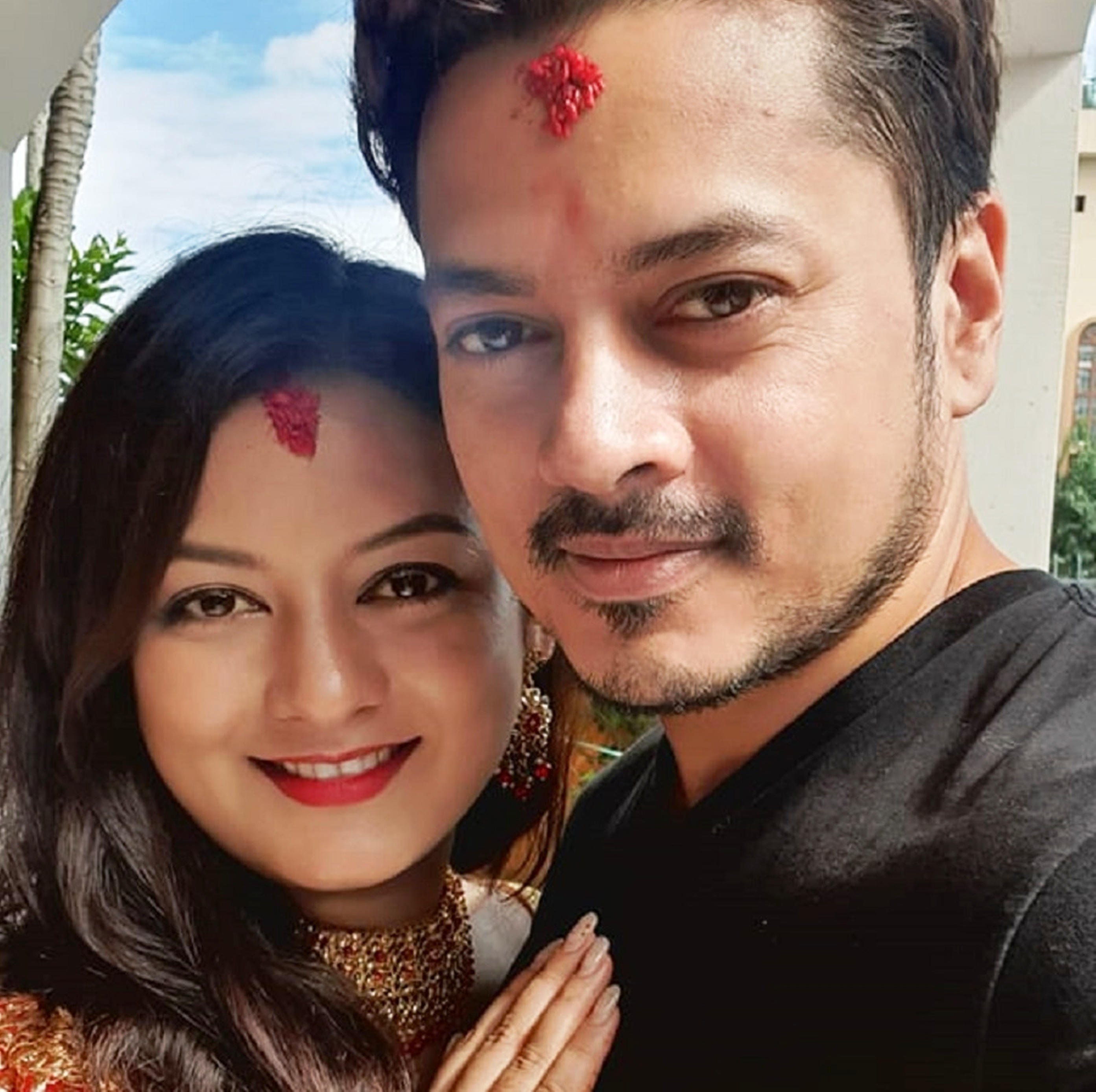 तीजमा पतिसँग रमाउँदै वर्षा