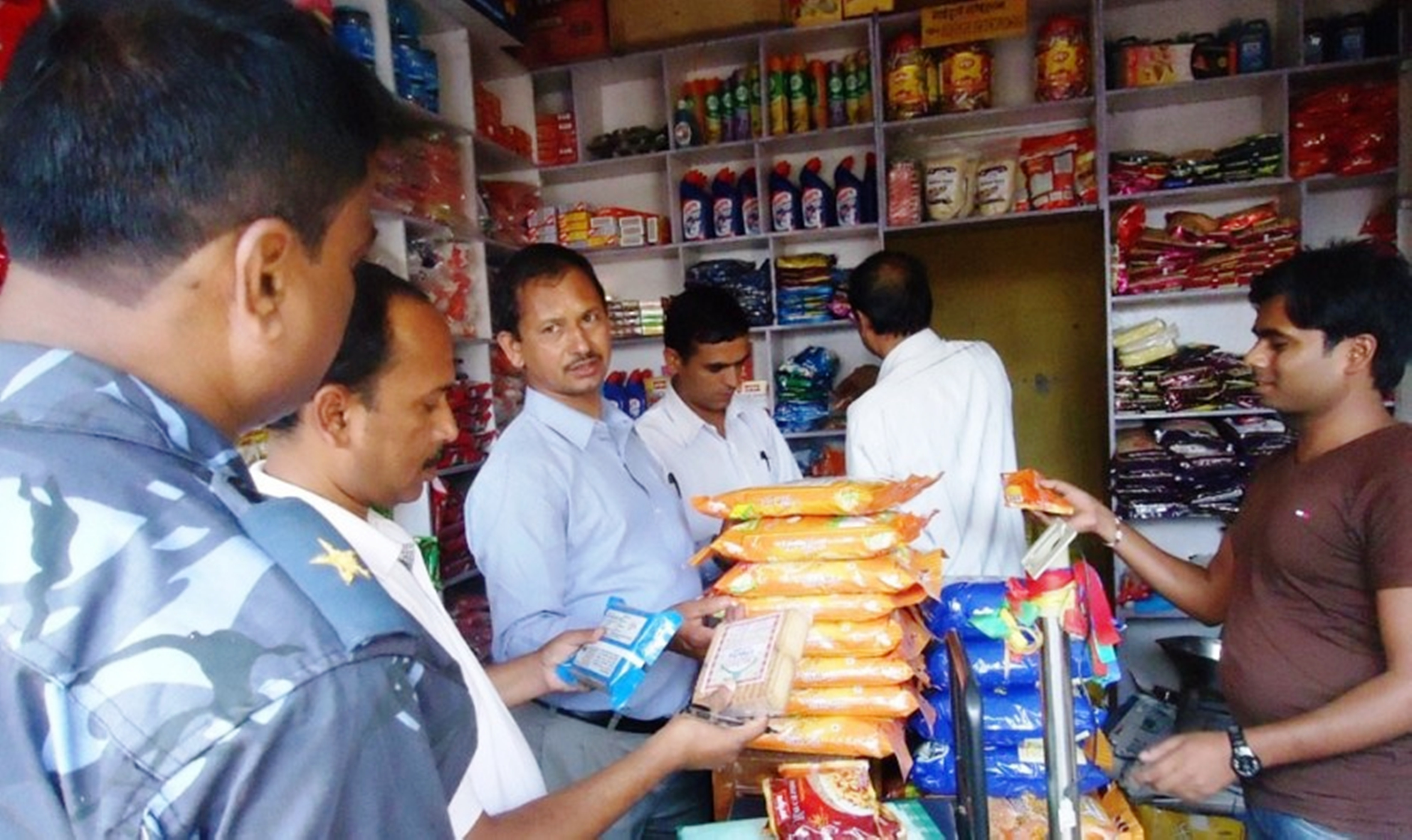 पर्वतमा कालोबजारीयाको बिगबिगी, प्रशासन मौन