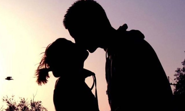 चुम्बन गर्दा जिब्रो टोकीदिए पछि…