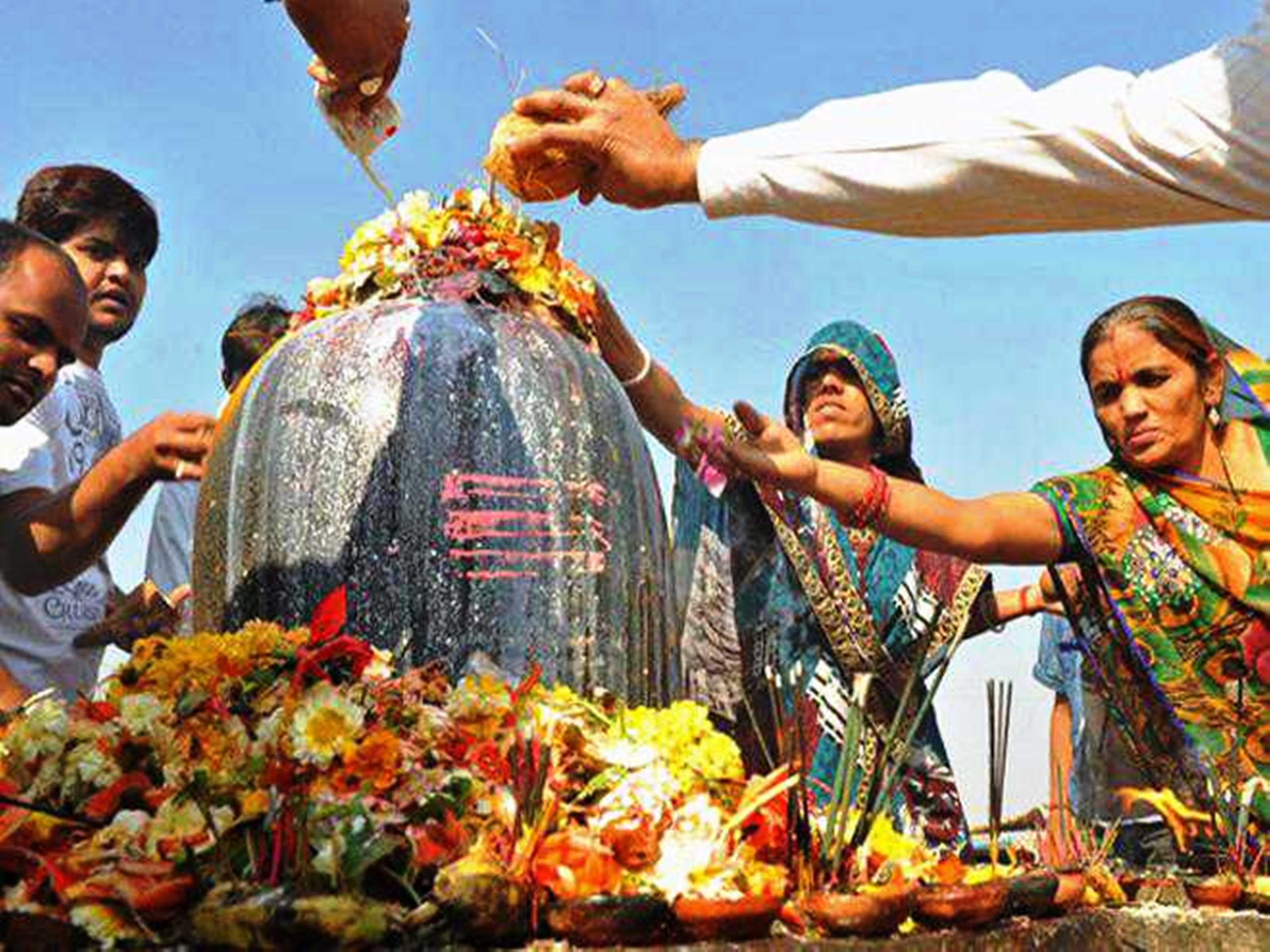 ॐ लेखेर यो पोष्ट शेयर गर्नुहोस, ७ जन्मसम्म तपाईलाई पुण्य मिल्नेछ, वेवास्था गरे सराप लाग्नेछ