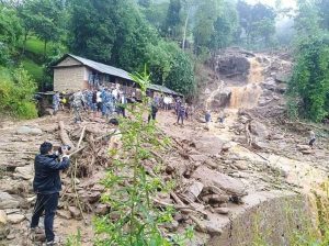 फलेवास नगरपालिकाले जथाभावी डोजर नचाउँदा मुडिकुवामा पहिरोले काख रित्तायो