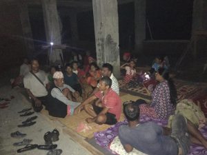 पर्वतको मुडिकुवामा पहिरोको त्रास : बर्षात हुँदाको रात, विद्यालयमा सामूहिक बास|