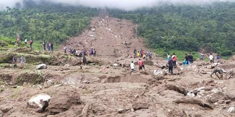 घरबारविहिन पहिरो पीडितलाई घर बनाइदिने पर्वत काँग्रेसको घोषणा, पीडितले भने-आखिर रुख नै रहेछ ओत दिने