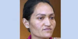 नेकपाको सचिवालय बैठकस्थलमा प्रवेश गर्न खोजेपछि बालिका खड्का पक्राउ