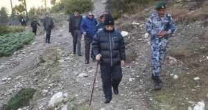 लौरो टेक्दै छाङरुका गाउँ डुलेपछि गृहमन्त्रीले भने अब व्यासवासीलाई सेवा सुविधाको कमी हुने छैन