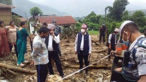 पर्वतको कुर्घा पहिरोको सिडीओसहितको टोलिद्वारा अबलोकन