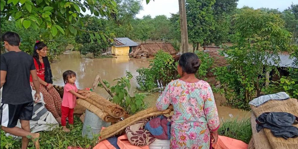 रुपन्देहीमा बाढीको वितण्डा : ५० बढी घर डुबानमा, ६ जना घाइते