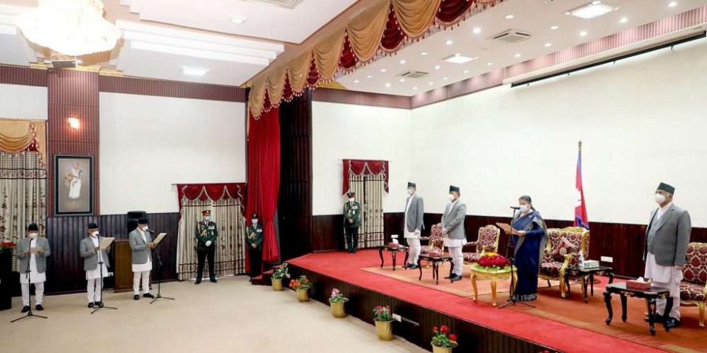 नवनियुक्त तीन मन्त्रीले लिए पद तथा गोपनीयताकाे शपथ