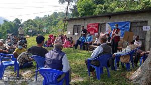 डिमुवा प्रहरीको काम मान्छेको हुल जम्मा गरेर कोरोना प्रशिक्षण