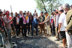 विहादी गाउँपालिकामा पहिलो कालोपत्रे सडकको सांसद गिरीद्धारा शुभारम्भ