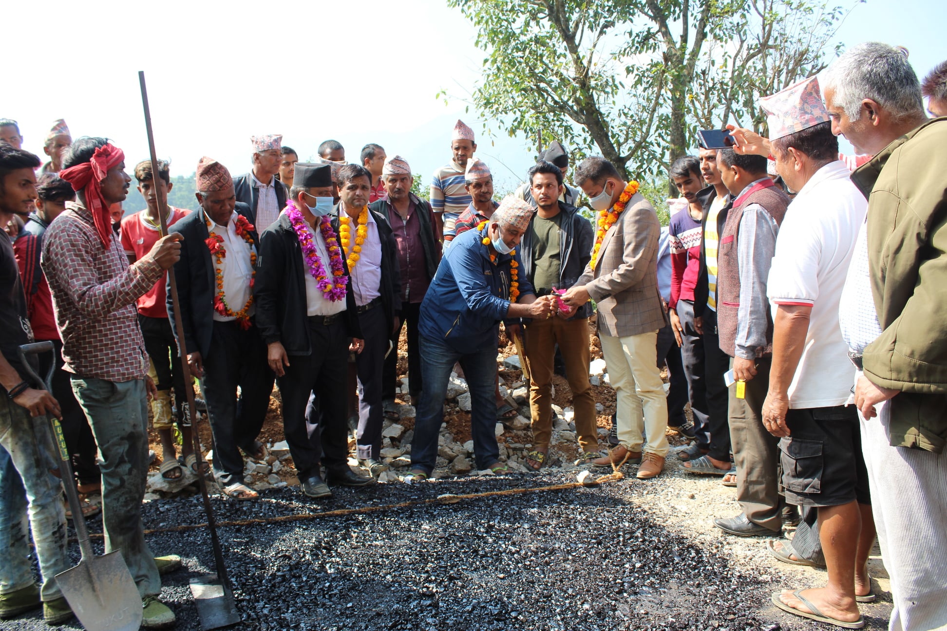 विहादी गाउँपालिकामा पहिलो कालोपत्रे सडकको सांसद गिरीद्धारा शुभारम्भ