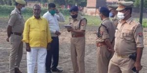 भारतमा प्रहरी अधिकारीसहितकाे बैठकमा अचानक गोली चल्याे