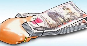 प्रहरीले भेट्टायो लाख रुपैयाँको झोला