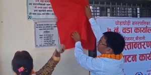 मेयरले भवन उद्घाटन गर्दा उपमेयरद्वारा ढुंगा प्रहार