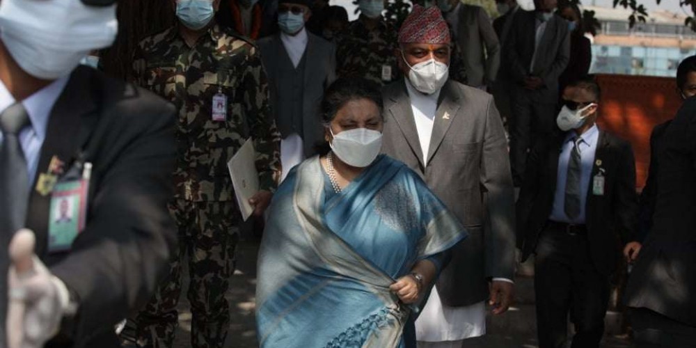 प्रचण्डलाई राष्ट्रपतिकाे चेतावनी- ओलीमाथि दमन गर्न नखाेज्नुहाेस् !