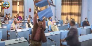 राजधानी विवाद : प्रदेश सभामा कुर्सी तोडफोड (भिडियाे)