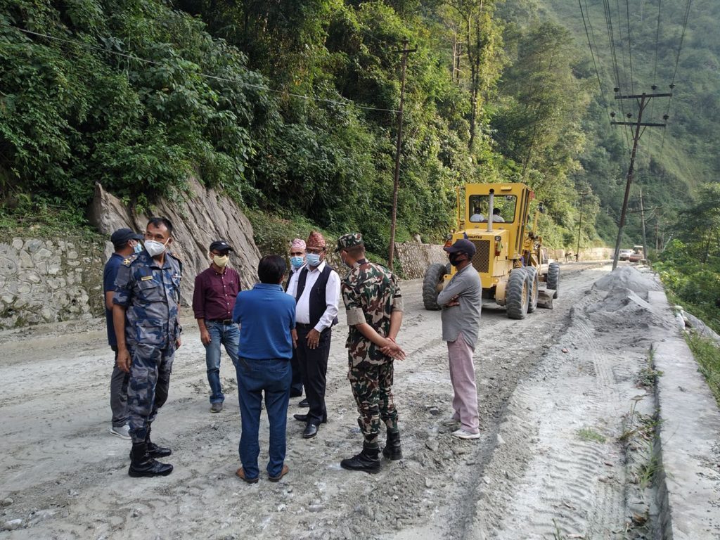 मध्यपहाडी लोकमार्गको ४ अर्व फिर्ता