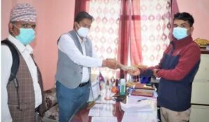 महामारीमा सक्रिय भए कांग्रेसका दानवीर नेताअध्यक्ष मल्लद्वारा जलजलाको कोषमा एक लाख सहयोग,