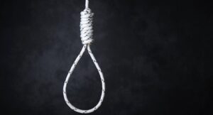 एकै परिवारका तीन सदस्य झुण्डिएको अवस्थामा मृत फेला