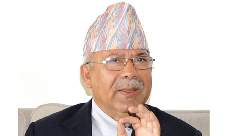 २२ सांसदसँग छलफल गर्दै माधव नेपाल