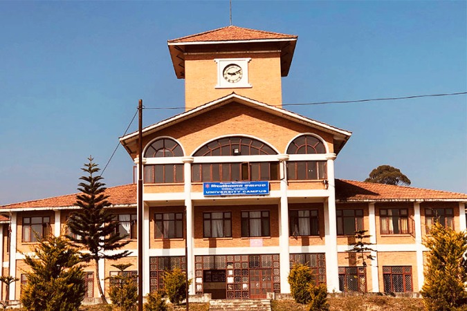 परीक्षा स्थगित गर्न माग गर्दै विद्यार्थीले गरे विरोध प्रदर्शन
