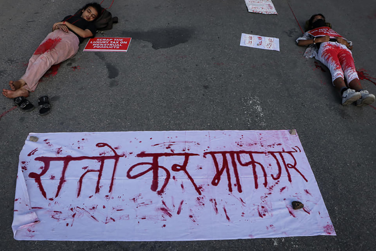 व्यवसायीले स्यानिटरी प्याडको मूल्य बढाए, सरकार मूकदर्शक
