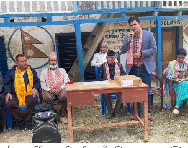 काँग्रेस नेता मल्ल र कुँवरबाट बिद्यालयलाई सहयोग