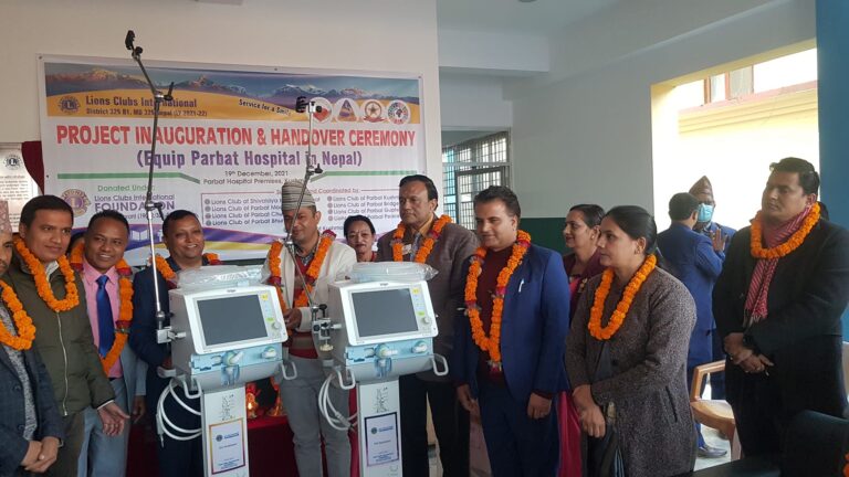 पर्वत अस्पताललाई दुई करोडका उपकरण हस्तान्तरण
