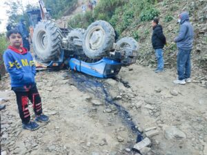 पर्वतको धाईरिङमा ट्याक्टर दुर्घटना, एक जनाको मृत्यु
