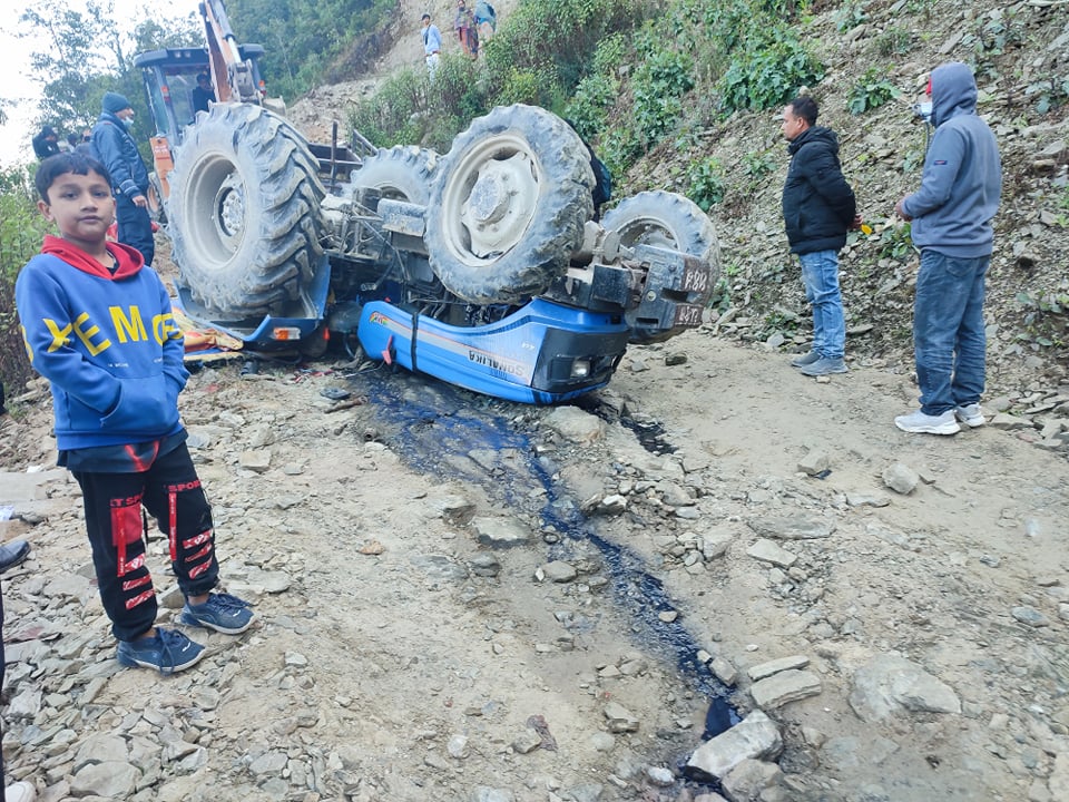 पर्वतको धाईरिङमा ट्याक्टर दुर्घटना, एक जनाको मृत्यु