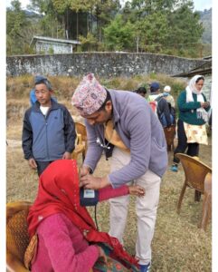 जनताकाे घर देैलाेमा सेवा पुर्याउदै जलजला गाउपालिका ,अध्यक्ष नै सेवामा तत्पर।