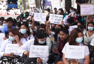 कामको सुनिश्चितता र कार्यभार कम गर्न माग गर्दै माइतीघरमा नर्सहरुको धर्ना