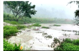 लोप्रेको डिलबाट झरेको पहिरोले पूर्णागाउको बराह ताल पुरियो, मन्दिर समेत जोखिममा