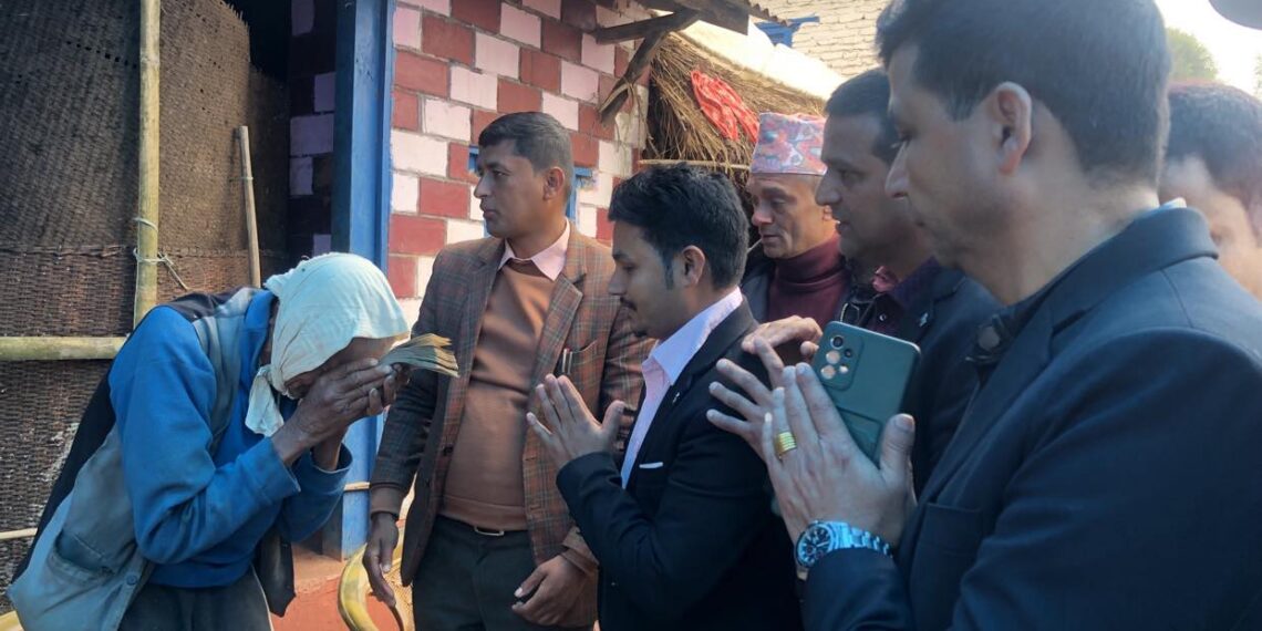 अन्तराष्ट्रिय पर्वत समाजले ग¥यो  धनबहादुरको परिवारलाई  पचास हजार सहयोग ,आगामि दिनमा पनी परिवारको साथमा रहेर र्दिघकालीन सहयोगमा जुटिरहने.o