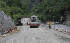 मालढुंगा-बेनी सडक कालोपत्र गरिँदै, असार ८ देखि २०गतेसम्म सडक बन्द हुने