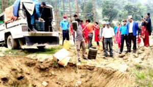 जलजला गाउँपालिकाले अवैध तथा घरेलु मदिरा बरामद गरी नष्टगर्यो