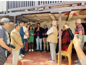 प्रवासी पर्वतेहरूमार्फत  उपचाररत ब्लड क्यान्सर पीडित के.सी.लाई ४३ लाख सहयोग