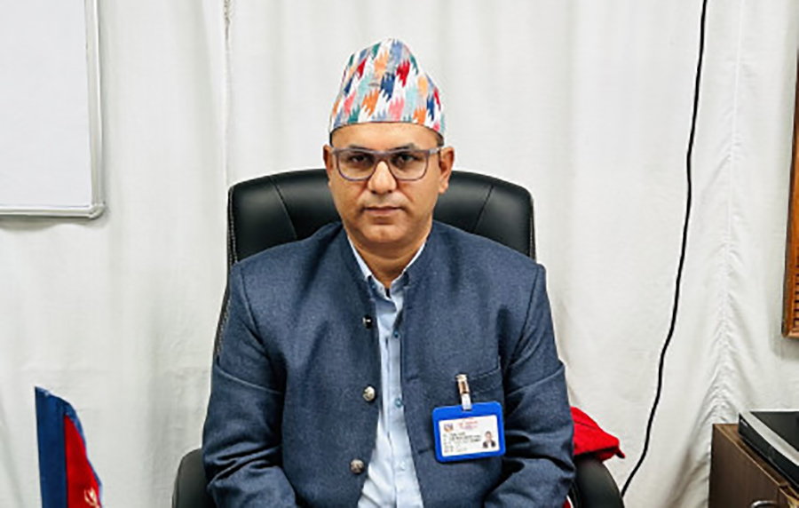 सञ्चारबारे मनाङका सीडीओ भन्छन् : उद्धार जानेसँग नै सम्पर्क टुट्छ गण्डकी सरकारले दियो सुरक्षा निकायलाई उद्धार सामग्री