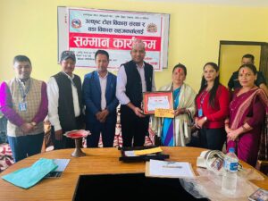 जलजला गाउँपालिकाले गर्याे उत्कृष्ट टाेलसुधारसमितिलाई सम्मान